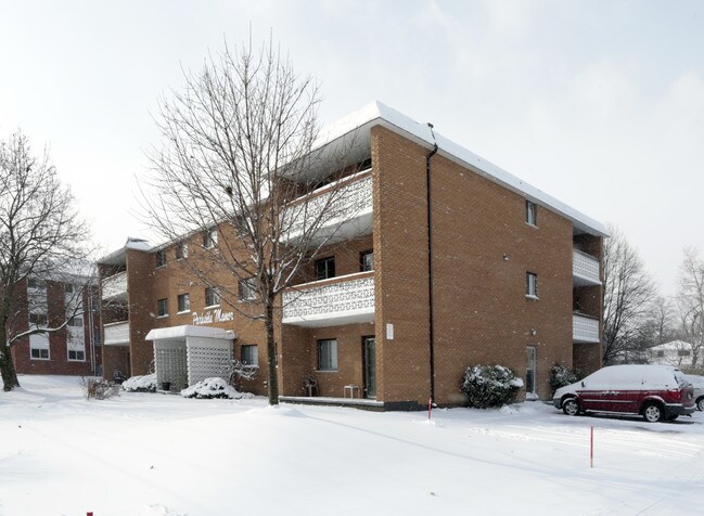 Parkside Manor in Waterloo, ON - Building Photo - Primary Photo