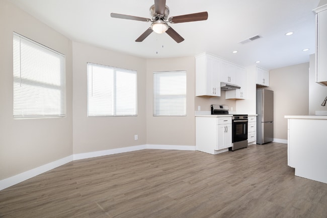 1517 Nogales St in Sacramento, CA - Foto de edificio - Building Photo