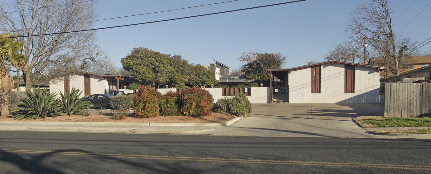 Woodrow Apartments in Austin, TX - Building Photo