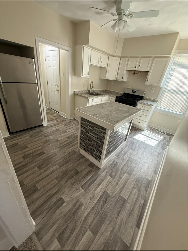 104 Seward Ave in Utica, NY - Foto de edificio - Building Photo