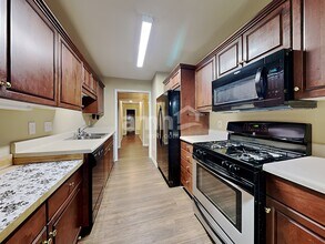 5502 Garden Lake Dr in Greensboro, NC - Building Photo - Building Photo