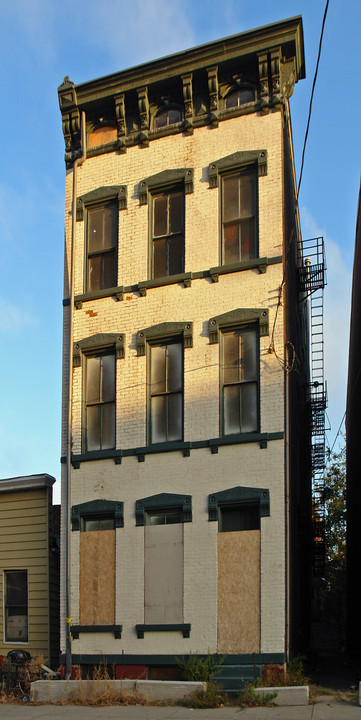 824 Poplar St in Cincinnati, OH - Building Photo