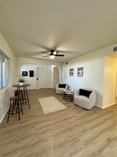 2222 W Morningside Dr in Phoenix, AZ - Foto de edificio - Building Photo