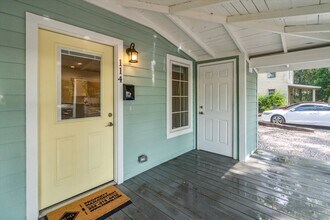 114 NW 9th St in Gainesville, FL - Building Photo - Building Photo