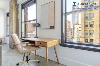 810 S Spring St in Los Angeles, CA - Building Photo - Building Photo