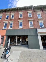 320 Warren St in Hudson, NY - Building Photo