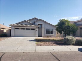 3860 E Longhorn Dr in Gilbert, AZ - Building Photo