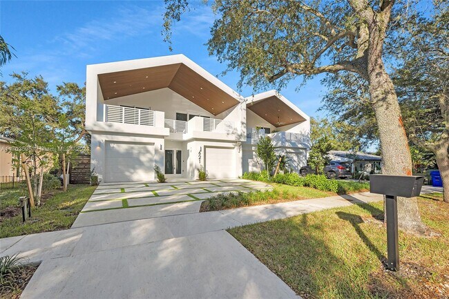 621 SW 15th St in Deerfield Beach, FL - Foto de edificio - Building Photo