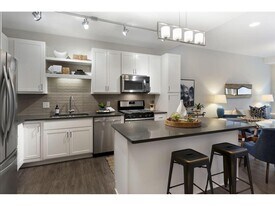 212 10th Ave S in Minneapolis, MN - Building Photo