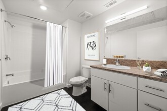 Grand & Linden Family Apartments in South San Francisco, CA - Foto de edificio - Building Photo