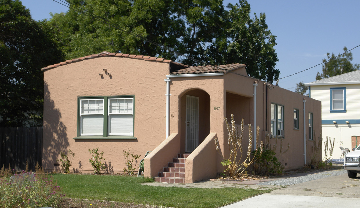 1157 Veale St in Martinez, CA - Foto de edificio