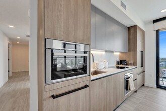 580 72nd St in Miami Beach, FL - Building Photo - Building Photo