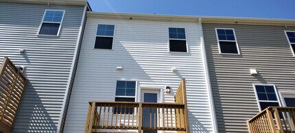 Room in Townhome on Chert Ln in Raleigh, NC - Building Photo - Building Photo