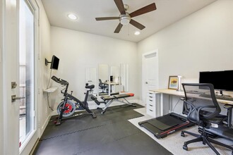 5807 Petty St in Houston, TX - Building Photo - Building Photo