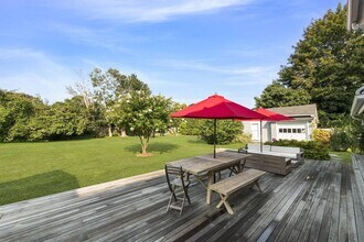 329 Little Plains Rd in Southampton, NY - Building Photo - Building Photo