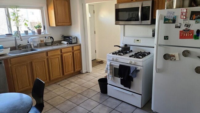 19 Hunting St, Unit 1 in Cambridge, MA - Foto de edificio - Building Photo