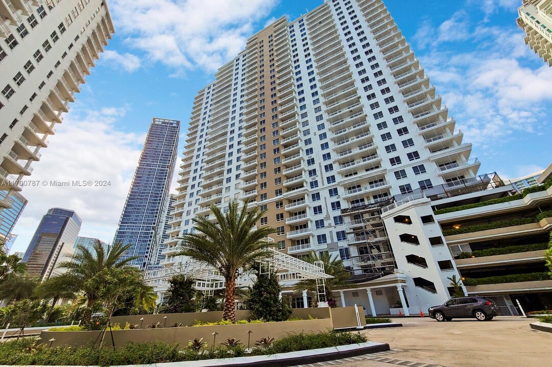 801 Brickell Key Blvd in Miami, FL - Foto de edificio