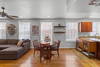 142 N Bread St, Unit 2 in Philadelphia, PA - Building Photo - Building Photo