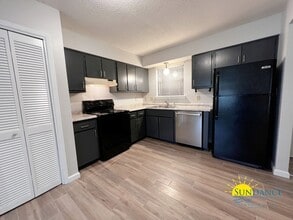 106 Brookmeade Dr in Crestview, FL - Building Photo - Building Photo