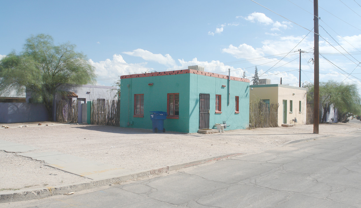 1300 E 7th St in Tucson, AZ - Foto de edificio