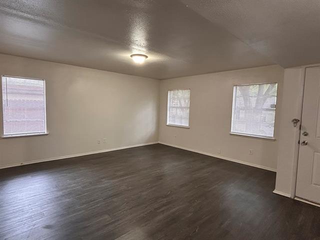 434 Clover Ln in Garland, TX - Foto de edificio - Building Photo