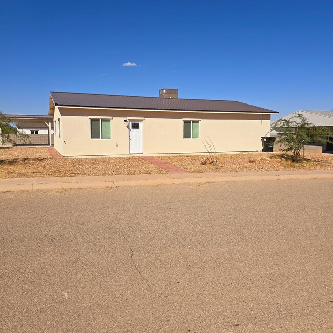 702 W Coachline Ln in Benson, AZ - Foto de edificio - Building Photo