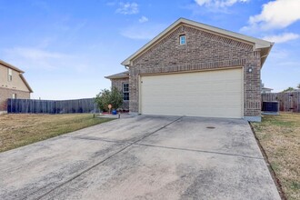 3325 Stirrat St, Unit 411B in Pflugerville, TX - Building Photo - Building Photo