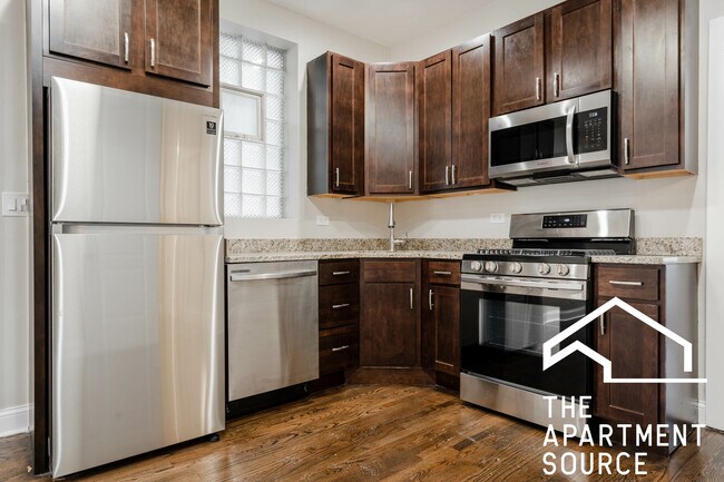 property at 2031 W Moffat St