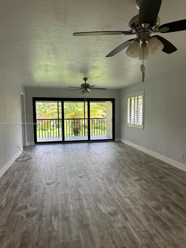 4967 Pepper Cir in Naples, FL - Building Photo - Building Photo