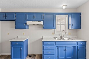 2462 N Homewood Ave in Springfield, MO - Building Photo