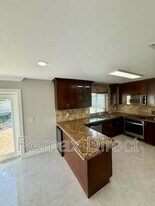 5120 El Claro S in West Palm Beach, FL - Building Photo
