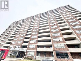 25 Sunrise Ave in Toronto, ON - Building Photo