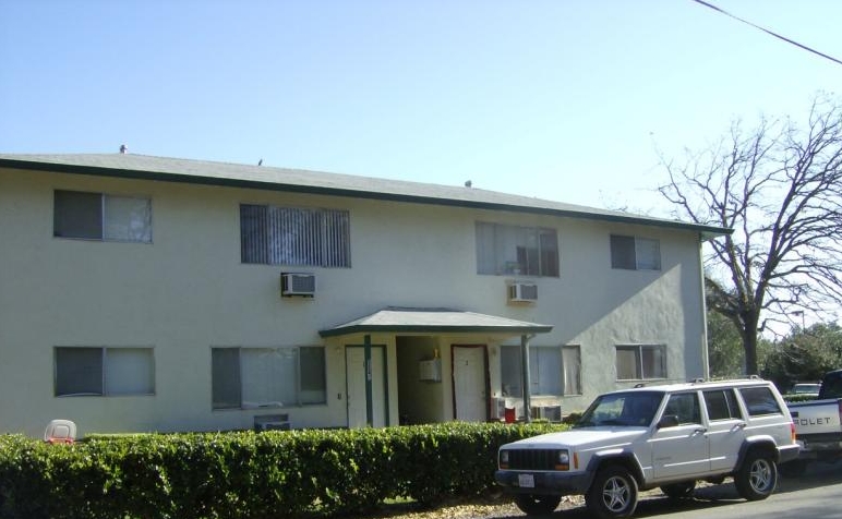 3241 School St in Redding, CA - Building Photo