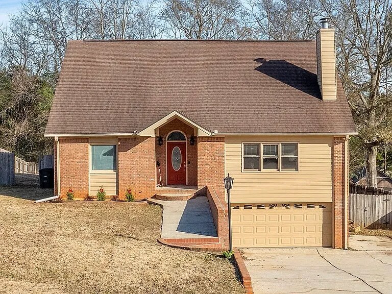 2109 Rocky Brook Rd in Opelika, AL - Building Photo