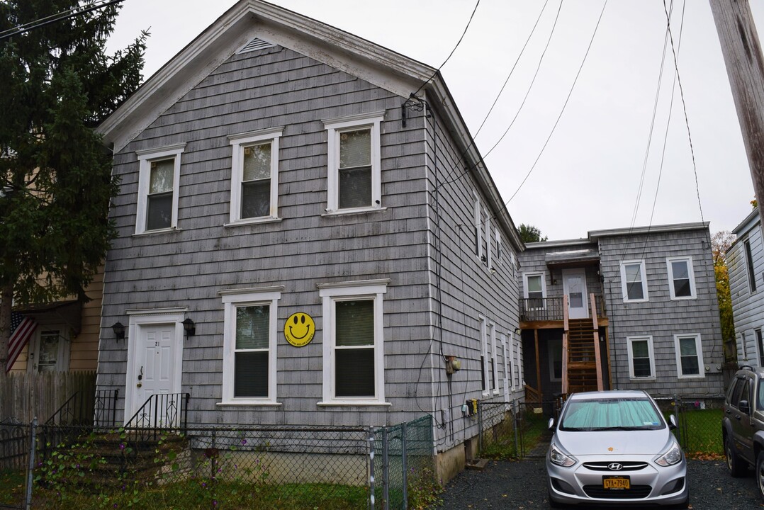 21-24 River St in Cohoes, NY - Building Photo