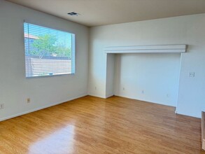10007 Capistrello Ave in Las Vegas, NV - Building Photo - Building Photo