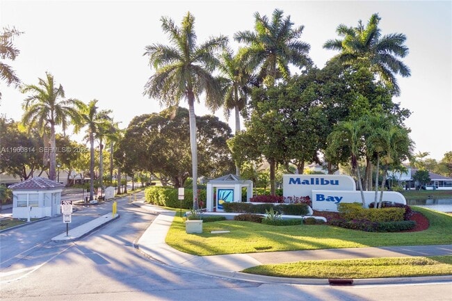 20816 NW 3rd Ln in Pembroke Pines, FL - Building Photo - Building Photo