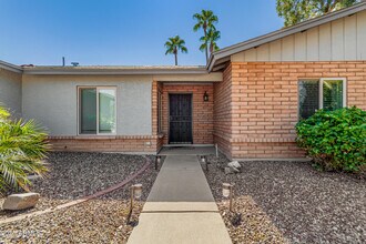 9245 E Laurel Ln in Scottsdale, AZ - Building Photo - Building Photo