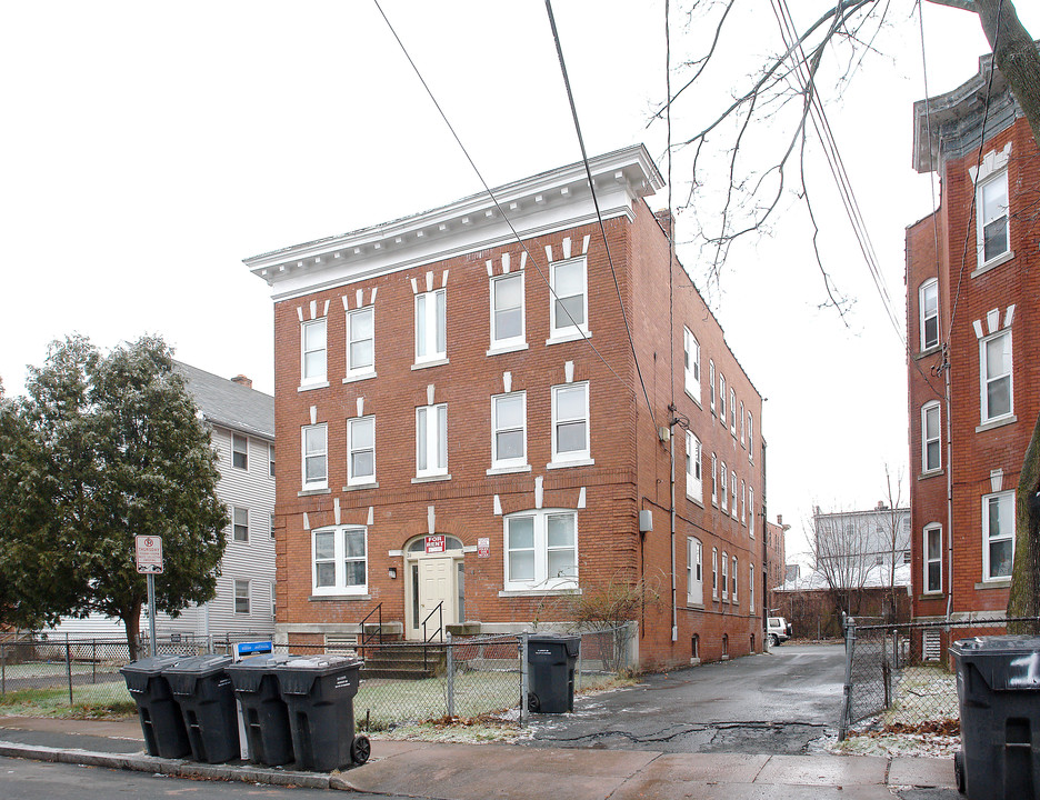 18-20 Cabot St in Hartford, CT - Building Photo