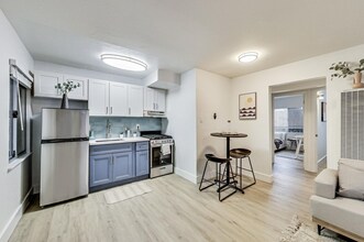 1135 E 18th St in Oakland, CA - Building Photo - Building Photo