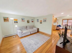 136 Oak St in Wakefield, MA - Building Photo - Building Photo