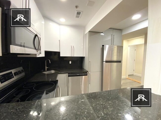 1807 Beacon St in Brookline, MA - Building Photo - Building Photo