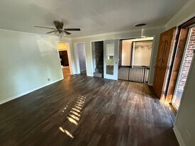 25260 Sprague Rd in Olmsted Falls, OH - Building Photo