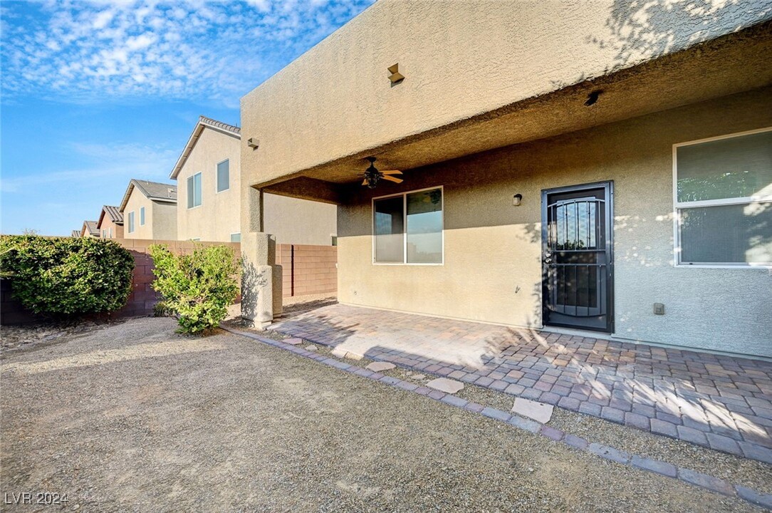 985 Pebble Lake St in Henderson, NV - Building Photo