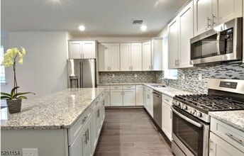 702 Parkview Ln in Rockaway, NJ - Building Photo - Building Photo