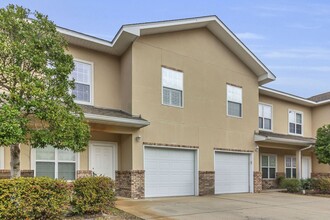 1486 Bentley Cir in Fort Walton Beach, FL - Foto de edificio - Building Photo