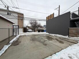 2450 W Diversey Ave in Chicago, IL - Building Photo