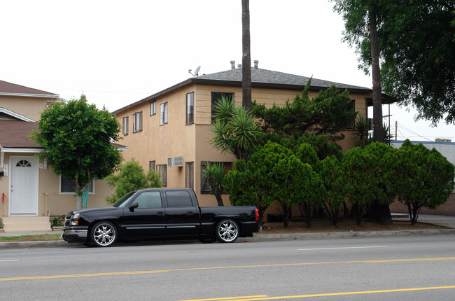 7419 Woodley Ave in Van Nuys, CA - Building Photo - Building Photo