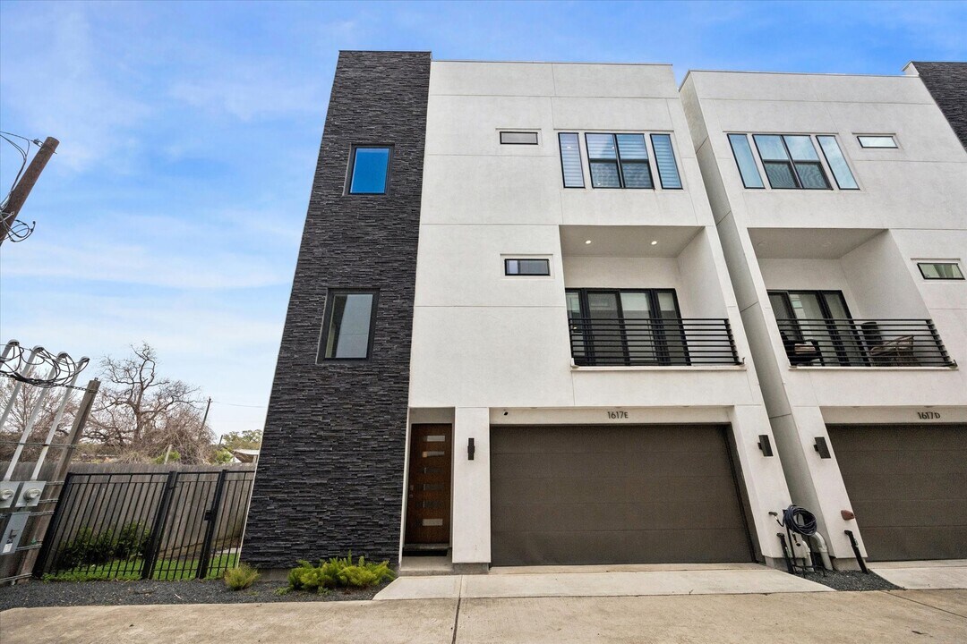 1617 Wheeler Ave in Houston, TX - Building Photo