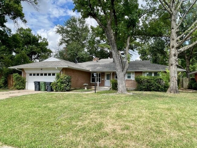 1205 College Oaks Dr